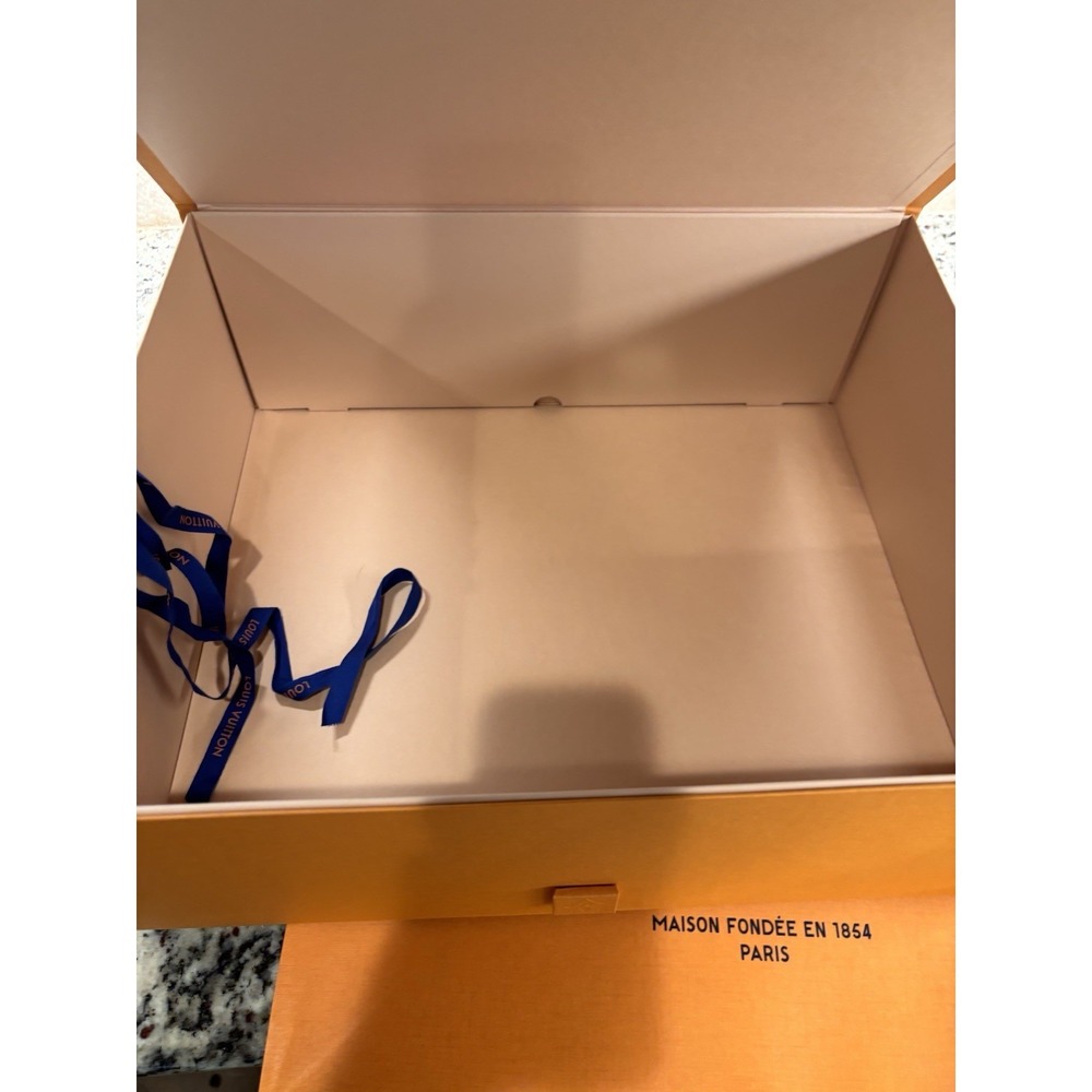 Authentic Louis Vuitton Empty XL Gift Box Set - Flip Top Box, Ribbon, 2 Bags NEW - Picture 4 of 12